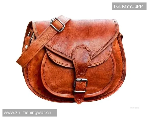 足球明星鞋袋包的时尚魅力与实用性完美结合，助你轻松展现运动风格